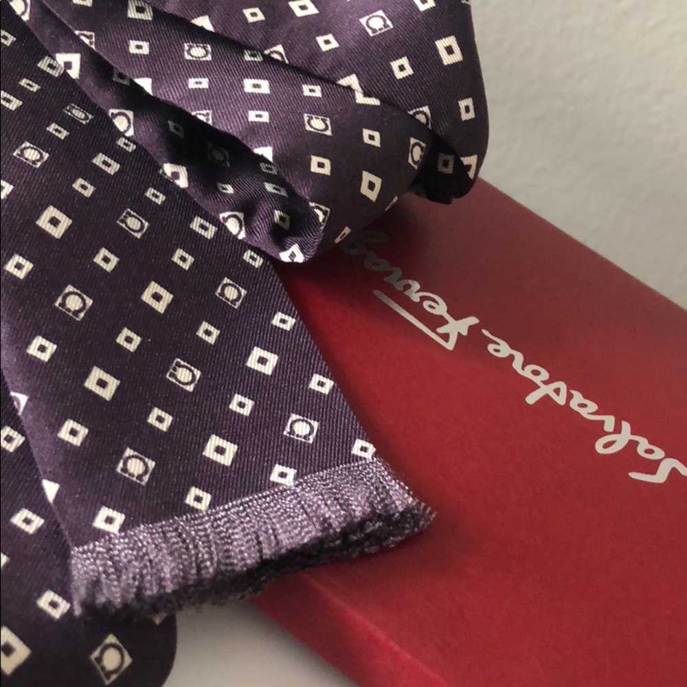 NWT Salvatore Ferragamo narrow Silk scarf bordo